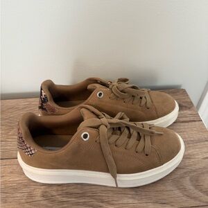 Steve Madden Womens Charlie Sneaker 6.5 Taupe Suede